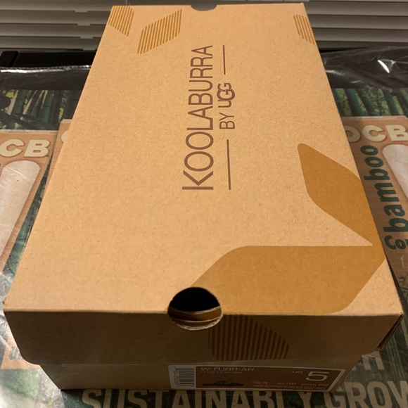 KOOLABURRA by UGG - W FURR-AH in Black Size 5W Brand New Sandal FAUX FUR - Picture 2 of 8